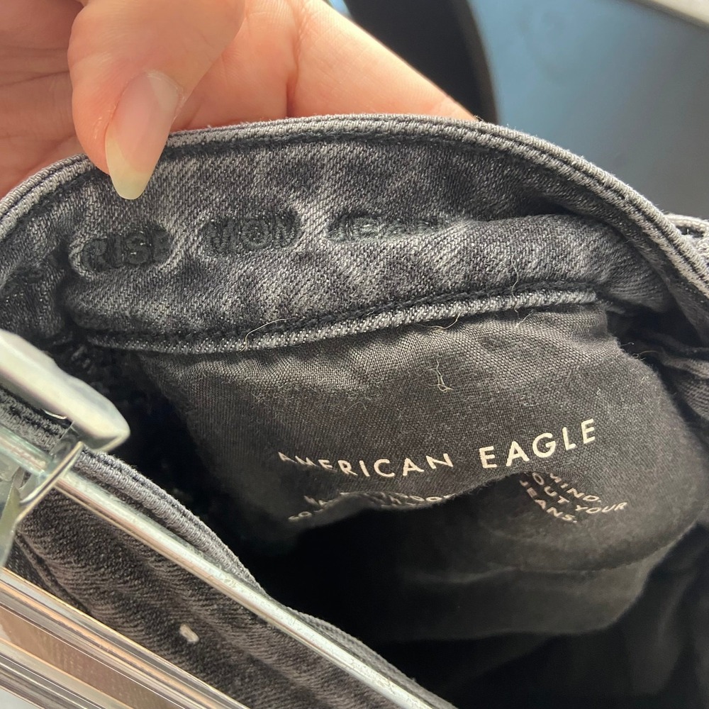 American Eagle Highest Rise Mom Jean Distressed Faded Black Gray Size 2 Regular - Picture 10 of 11